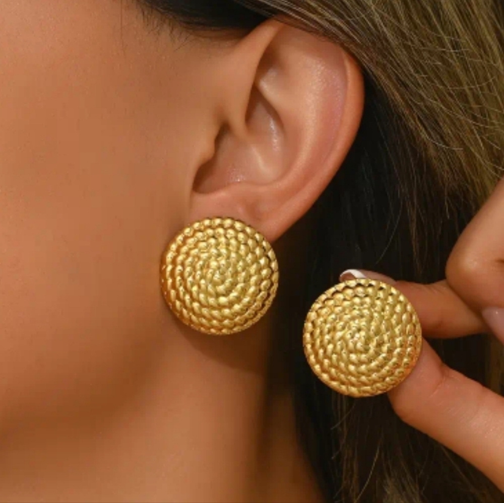 New! 18k Gold Plated Earring Style  Round